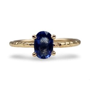 Inel textura organica si Safir oval
